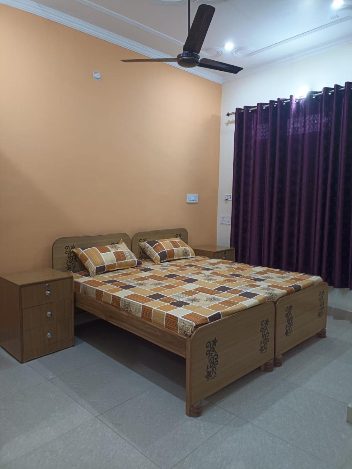 Anant Paying Guest House Ayodhya Экстерьер фото